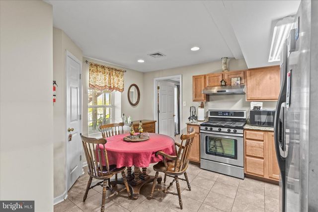 180 HUNTER CREEK DR, York, PA 17406