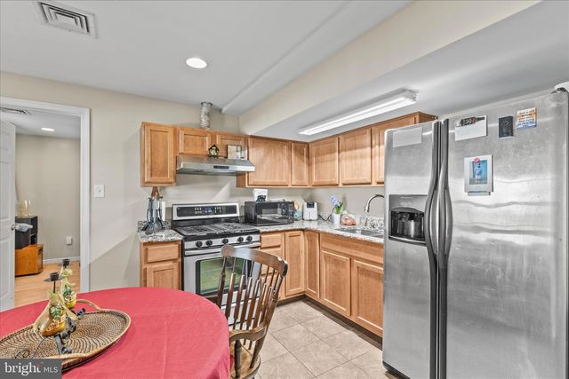 180 HUNTER CREEK DR, York, PA 17406
