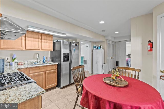 180 HUNTER CREEK DR, York, PA 17406