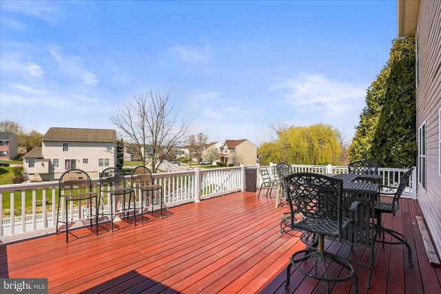 180 HUNTER CREEK DR, York, PA 17406