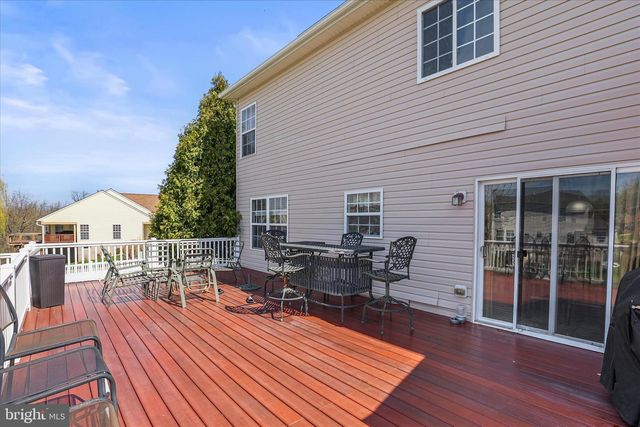 180 HUNTER CREEK DR, York, PA 17406