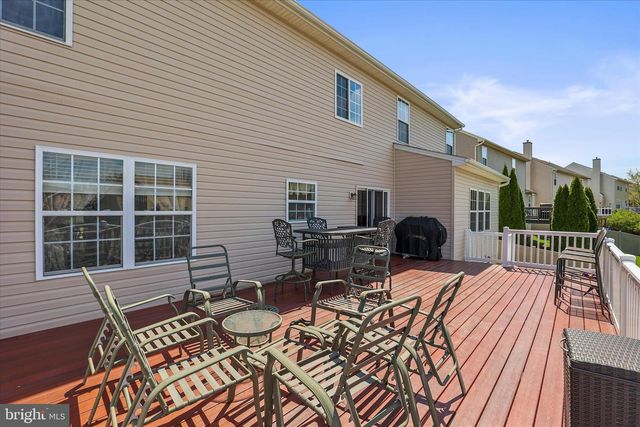 180 HUNTER CREEK DR, York, PA 17406