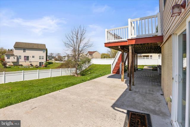 180 HUNTER CREEK DR, York, PA 17406