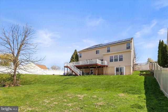 180 HUNTER CREEK DR, York, PA 17406