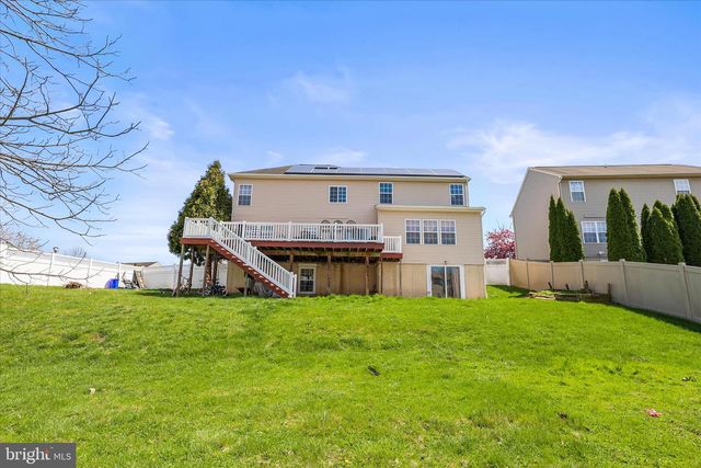 180 HUNTER CREEK DR, York, PA 17406