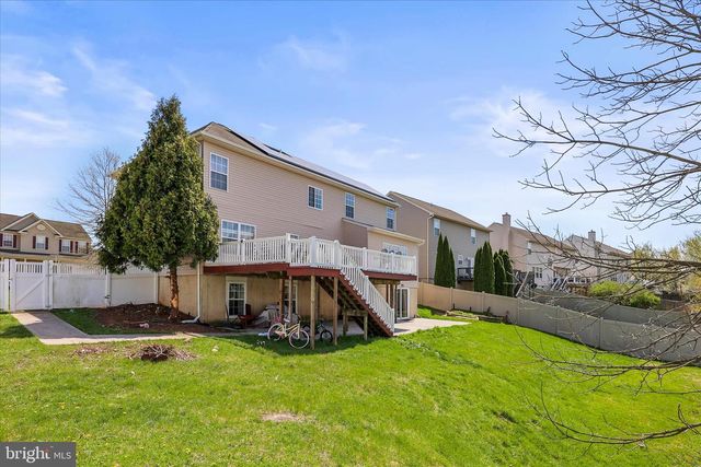 180 HUNTER CREEK DR, York, PA 17406