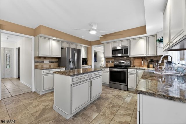 8 Telfer Dr, Vernon Twp., NJ 07418