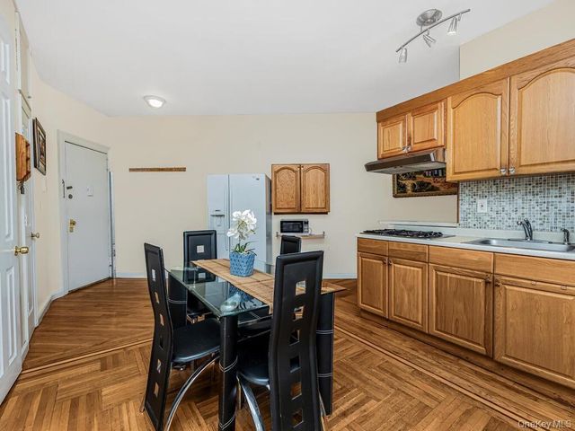 91 E 208th Street 3K, Bronx, NY 10467