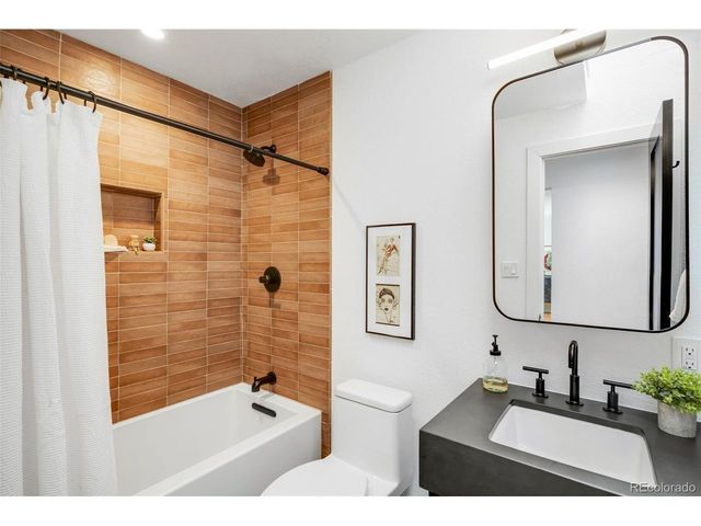2560 Queen St, Lakewood, CO 80215