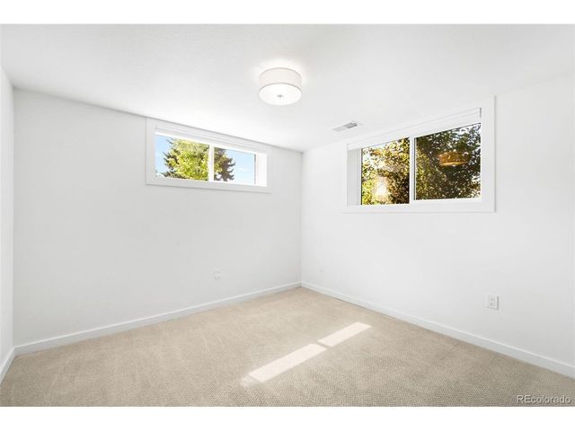 2560 Queen St, Lakewood, CO 80215