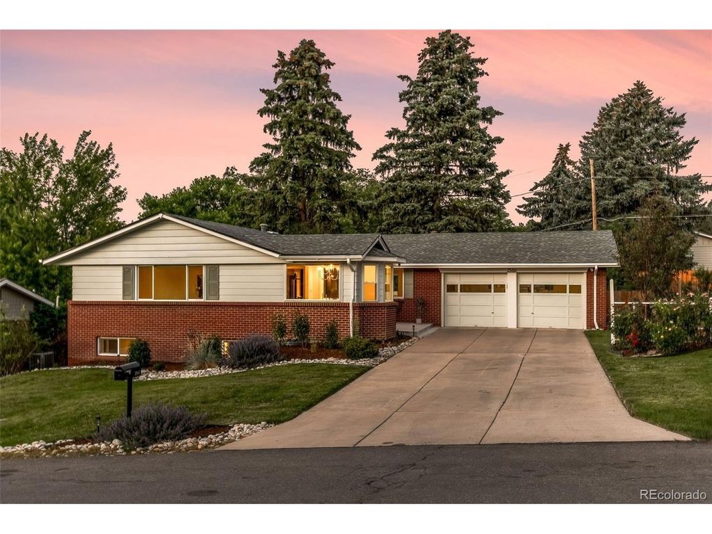 2560 Queen St, Lakewood, CO 80215