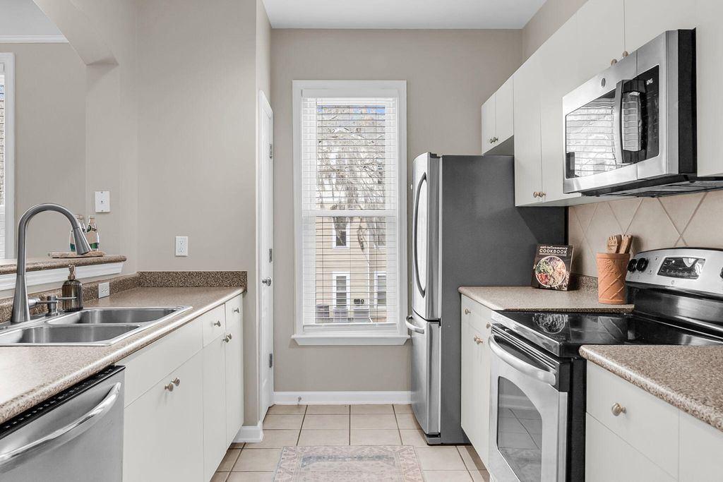 Image 12 of property listing at 2224 Egret Crest Lane, Charleston, SC 29414