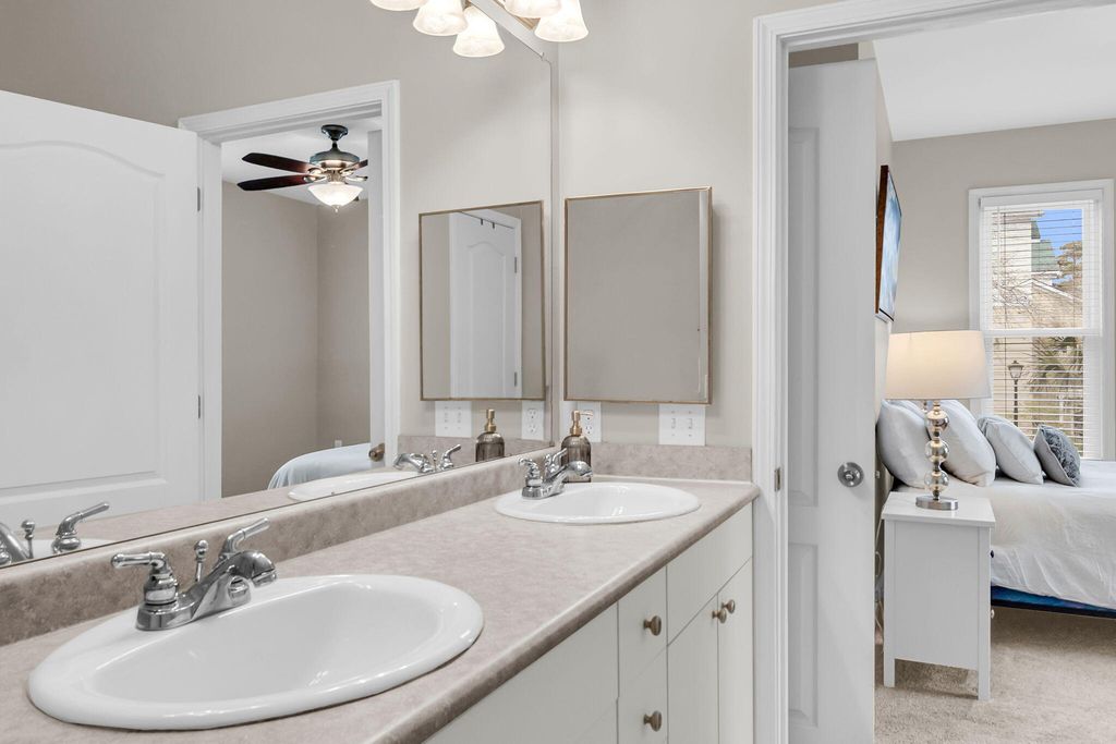 Image 17 of property listing at 2224 Egret Crest Lane, Charleston, SC 29414