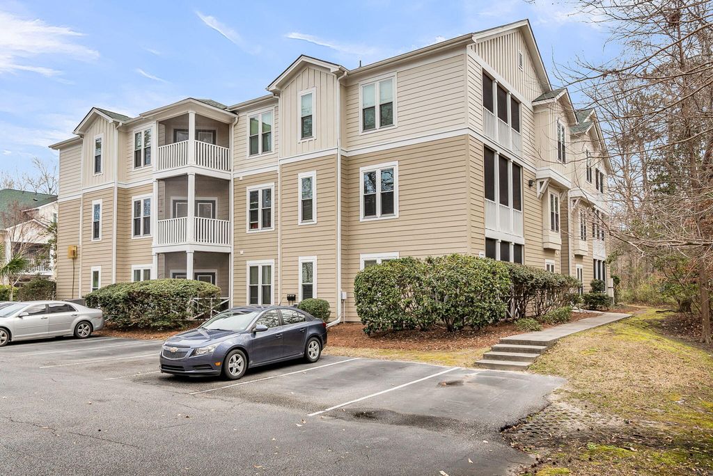 Image 3 of property listing at 2224 Egret Crest Lane, Charleston, SC 29414