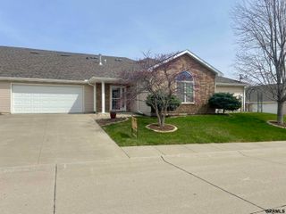 16002 Tucker Plaza, Bennington, NE 68007