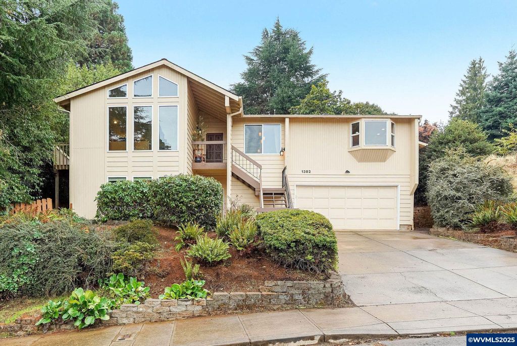 1382 Kashmir Dr S, Salem, OR 97306
