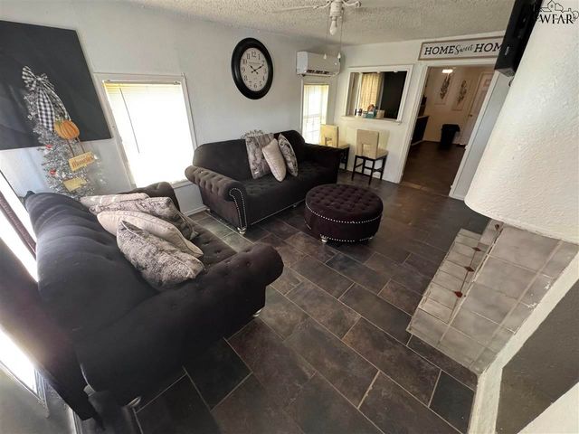 1210 33RD STREET, Wichita Falls, TX 76302