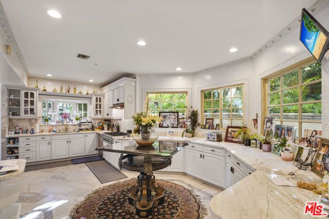 2258 Gloaming Way, Beverly Hills, CA 90210