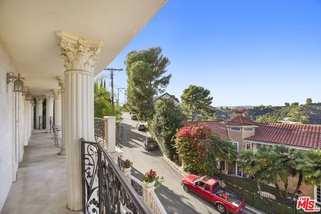 2258 Gloaming Way, Beverly Hills, CA 90210