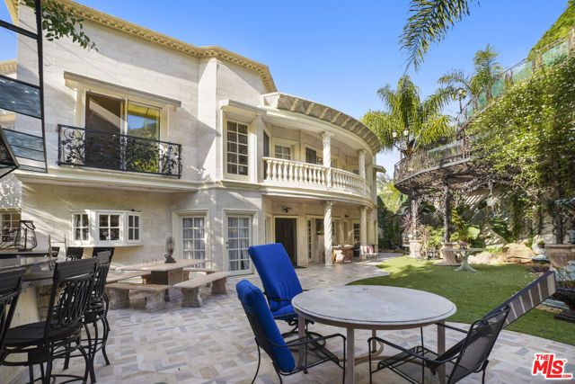 2258 Gloaming Way, Beverly Hills, CA 90210