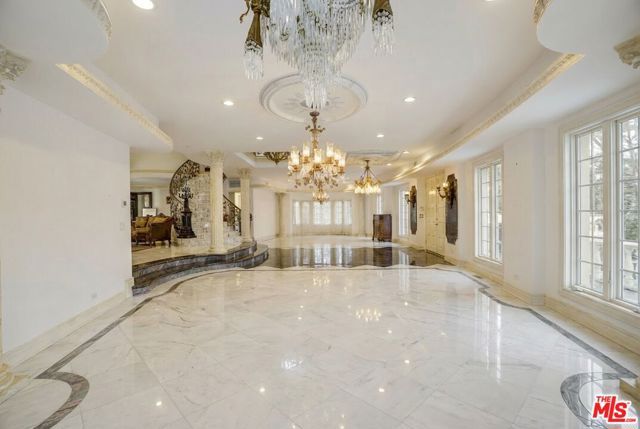 2258 Gloaming Way, Beverly Hills, CA 90210