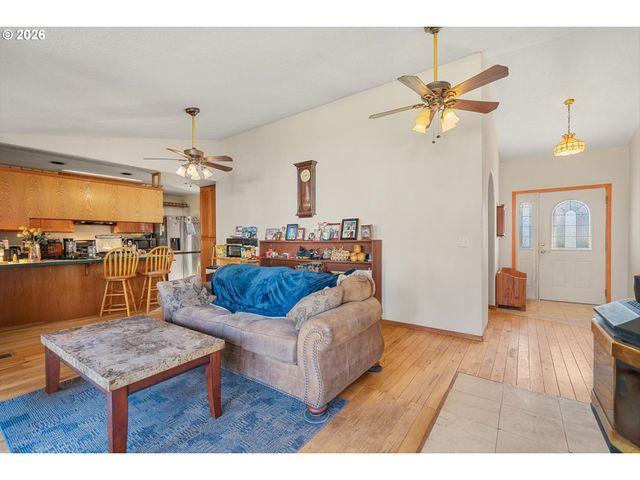 2672 COLUMBIA Blvd, St Helens, OR 97051