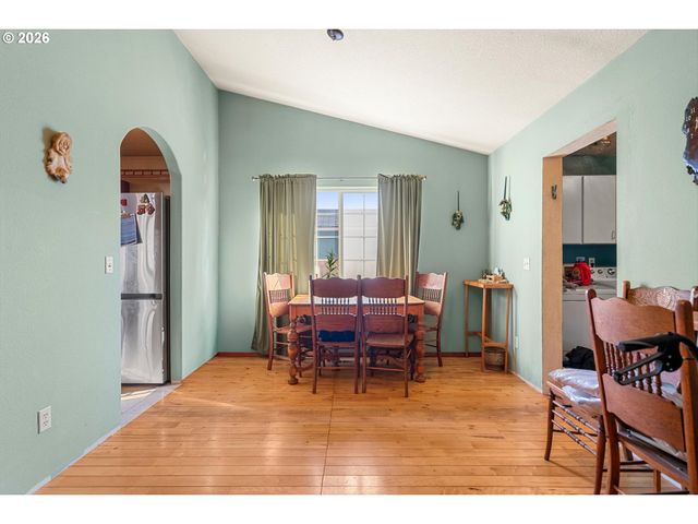 2672 COLUMBIA Blvd, St Helens, OR 97051