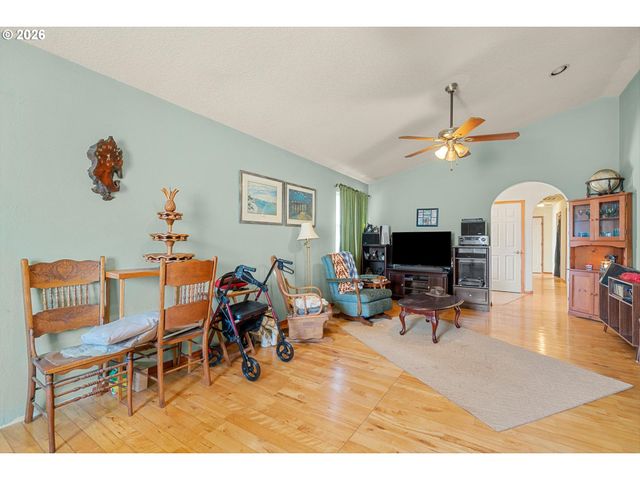 2672 COLUMBIA Blvd, St Helens, OR 97051