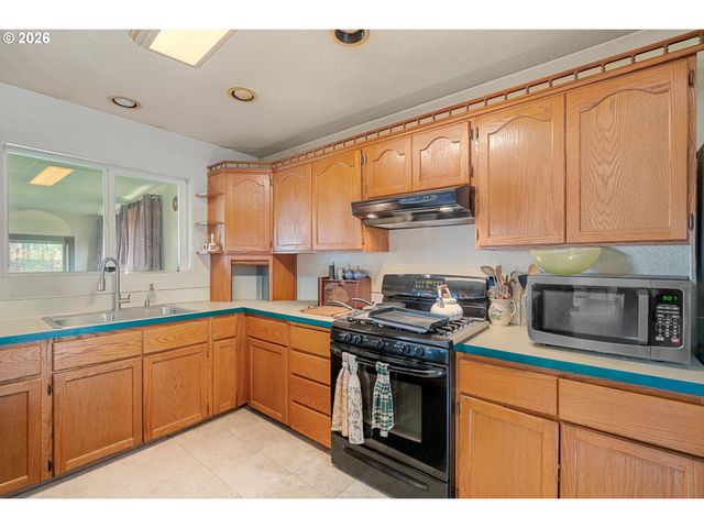 2672 COLUMBIA Blvd, St Helens, OR 97051