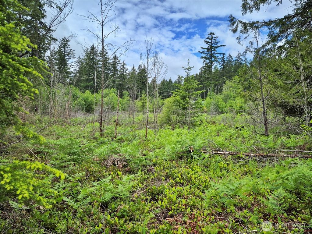 7 W Wilderness Lane, Seabeck, WA 98380
