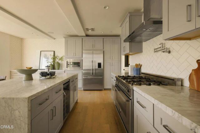 643 N Hayworth Avenue, Los Angeles, CA 90048