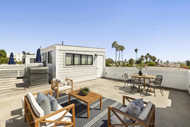 643 N Hayworth Avenue, Los Angeles, CA 90048