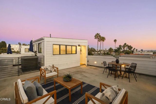 643 N Hayworth Avenue, Los Angeles, CA 90048