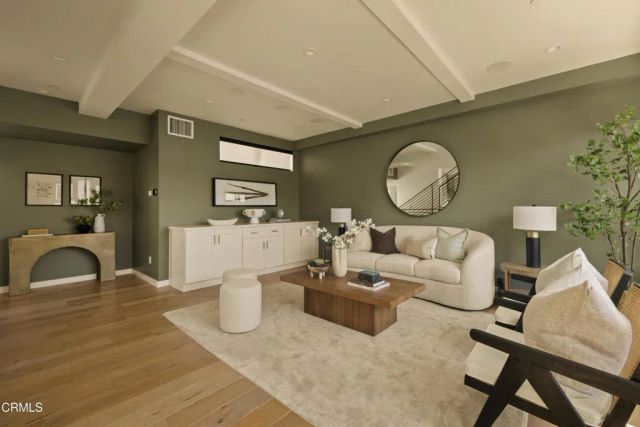 643 N Hayworth Avenue, Los Angeles, CA 90048