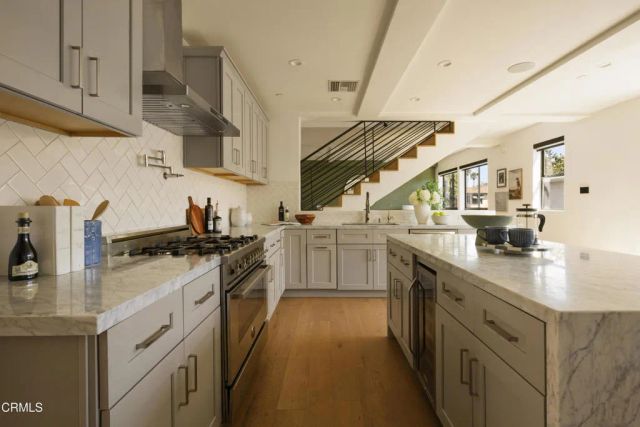 643 N Hayworth Avenue, Los Angeles, CA 90048