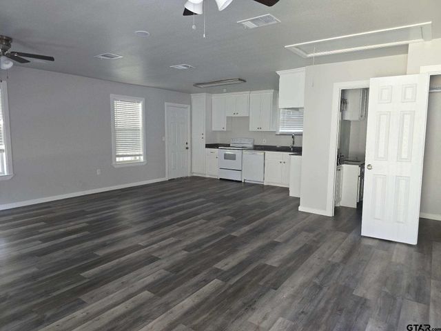 412 Lindsey Street, Daingerfield, TX 75638