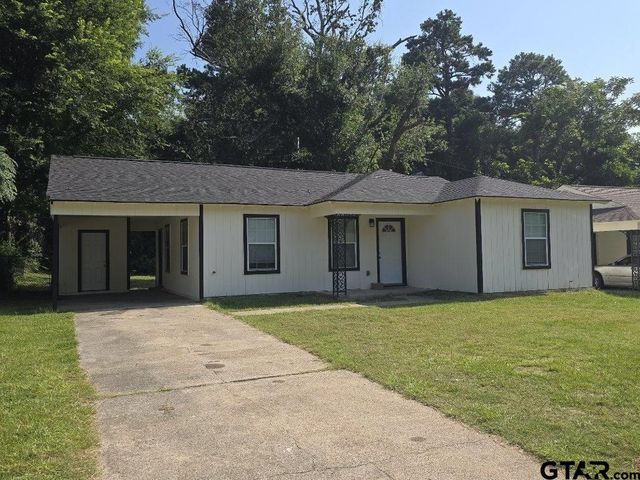 412 Lindsey Street, Daingerfield, TX 75638