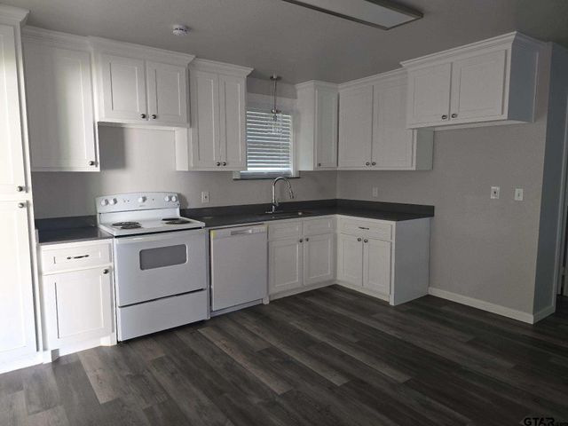 412 Lindsey Street, Daingerfield, TX 75638
