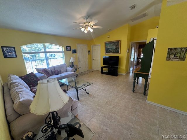 8497 N Empire Avenue, Citrus Springs, FL 34433