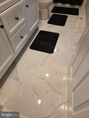 2 VILLA CIR, Berlin, NJ 08009