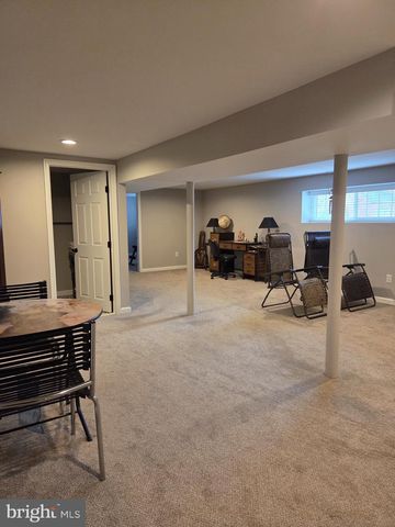 2 VILLA CIR, Berlin, NJ 08009