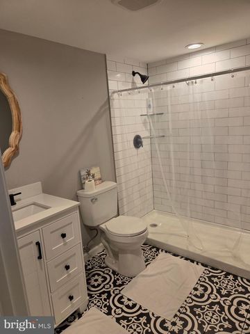 2 VILLA CIR, Berlin, NJ 08009