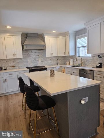 2 VILLA CIR, Berlin, NJ 08009