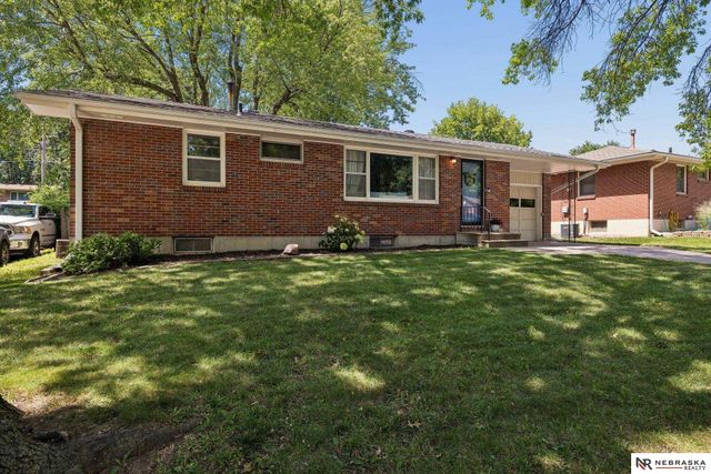501 Skyway Road, Lincoln, NE 68505