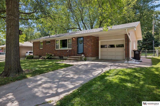 501 Skyway Road, Lincoln, NE 68505