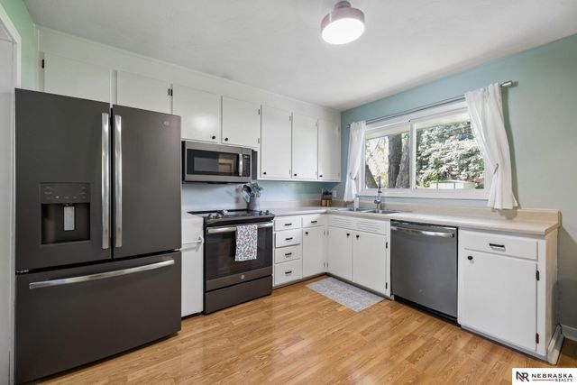 501 Skyway Road, Lincoln, NE 68505