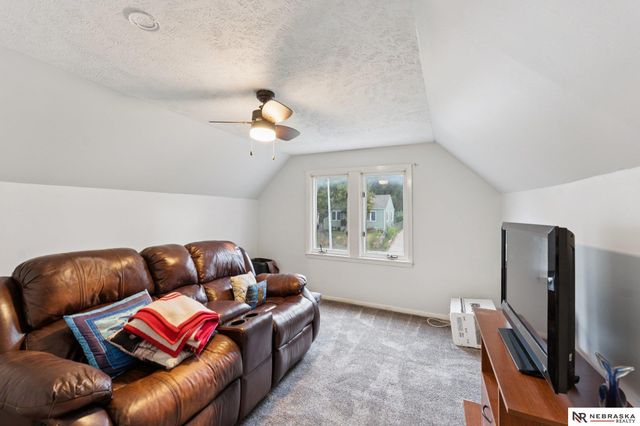 2134 S 35th Street, Omaha, NE 68105