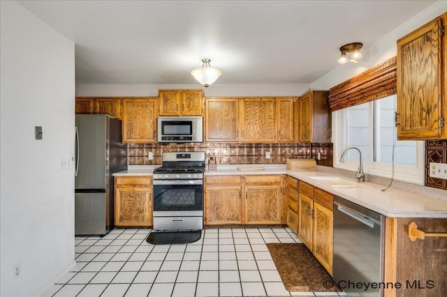 1554 HENRY DR, Laramie, WY 82072