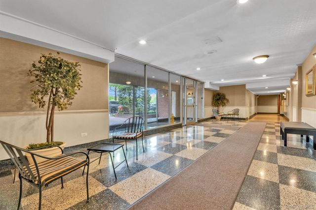 83-35 139 Street 5 S, Briarwood, NY 11435