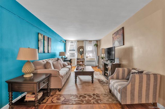 83-35 139 Street 5 S, Briarwood, NY 11435